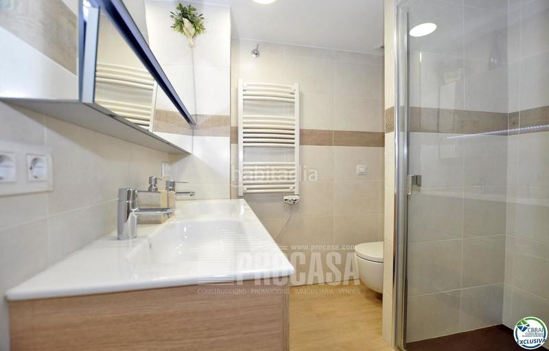 Foto 78f4a812-654a-4ebc-9510-558b4aaeb300. Piso apartamento en primera línea de mar en Puig Rom-Canyelles-Almadrava Roses