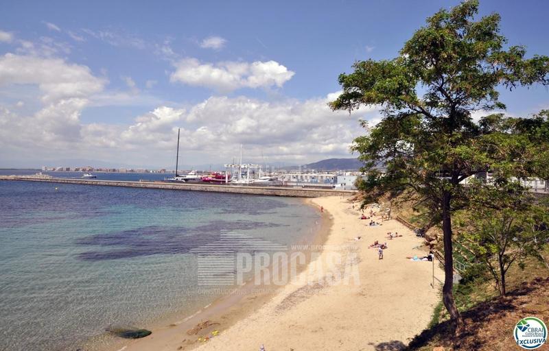 Foto 79b327a6-7163-47f5-b2ce-73bbec52aee7. Piso apartamento en primera línea de mar en Puig Rom-Canyelles-Almadrava Roses
