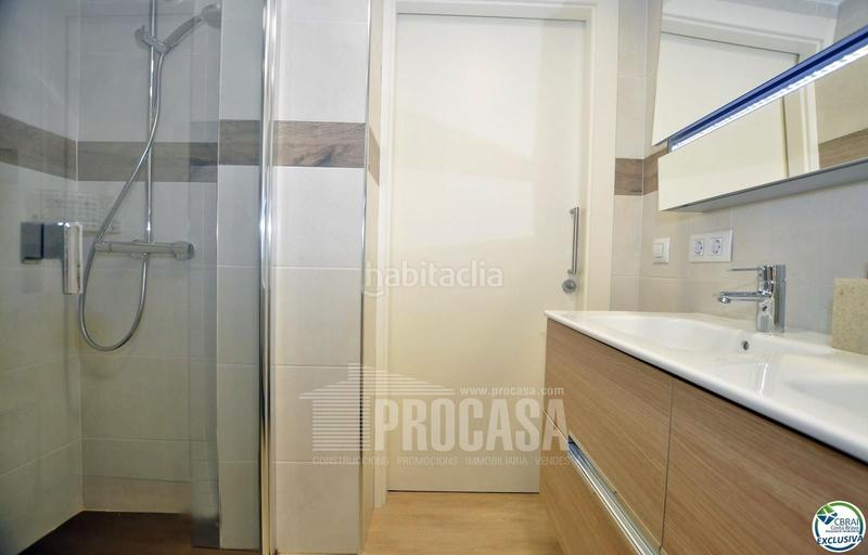 Foto fdddc16b-84ab-40c4-a463-eac3a97b888c. Piso apartamento en primera línea de mar en Puig Rom-Canyelles-Almadrava Roses