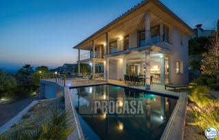 Chalet  Carrer bèlgica. Sublime villa de lujo situada en un entorno privilegiado
