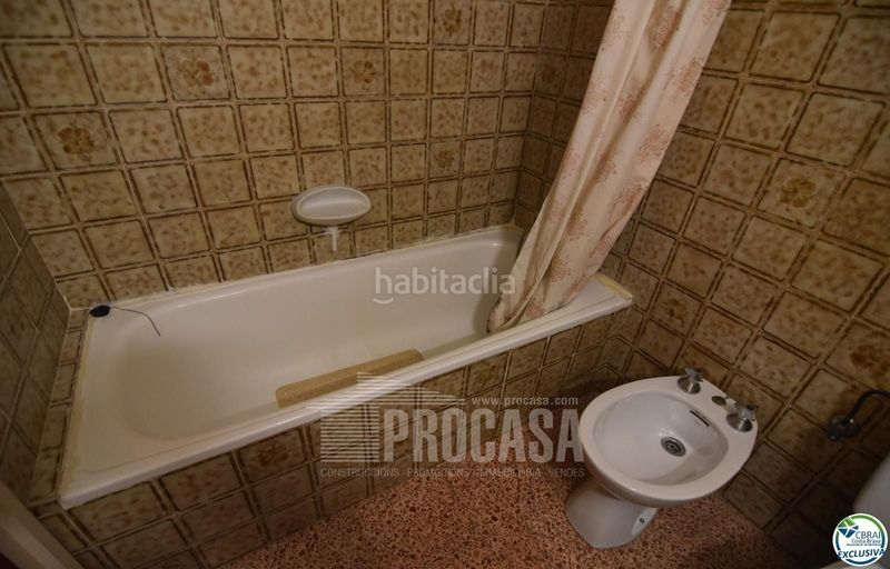 Foto 09b57b1b-bc28-4fd7-b716-d8d519dae925. Pis a Centre Roses