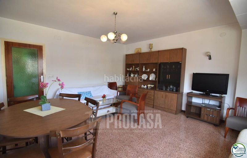 Foto 4acf20a0-ad5a-42d2-a82f-286607b74200. Pis a Centre Roses