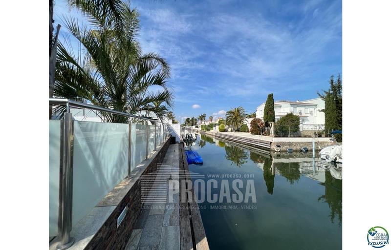 Foto 88403e1b-1185-4844-a1f2-ebf8b2a3337e. Chalet avec parking piscine dans Cap Ras - Creus - Falconera Empuriabrava