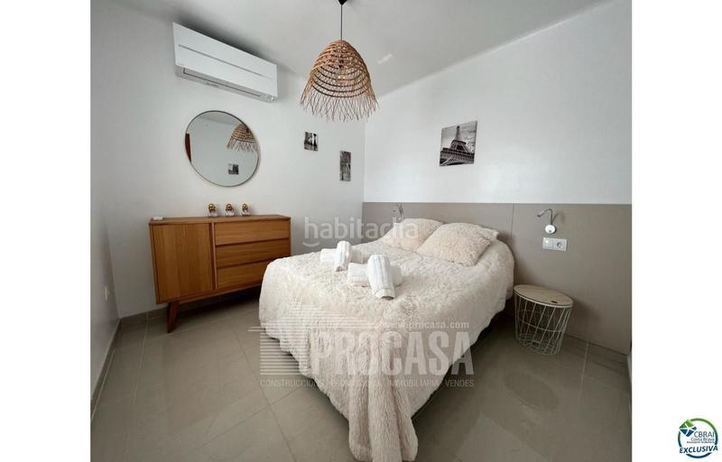 Foto 8d39b32e-7a6b-430c-a0e7-542a5646750c. Chalet avec parking piscine dans Cap Ras - Creus - Falconera Empuriabrava