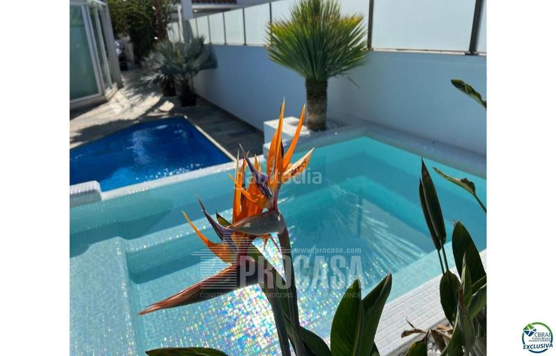 Foto ddb351cc-b646-4a09-88fe-200d64b457b3. Chalet avec parking piscine dans Cap Ras - Creus - Falconera Empuriabrava