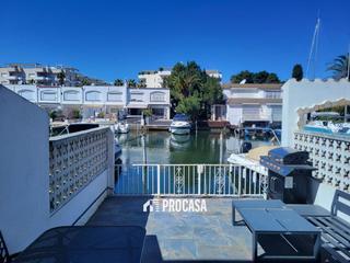 Xalet  De la cala fonda. Encantadora casa reformada con amarre privado y vistas al canal
