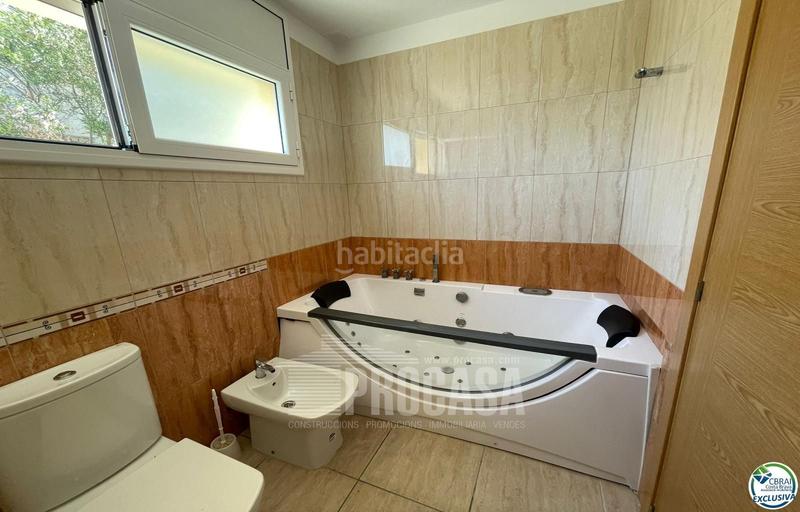 Foto 3f7deb2a-3533-48bf-baa1-eaa315718510. Chalet preciosa casa con vistas al mar y a la piscina en Roses