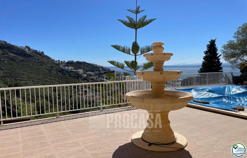 Foto 46caa4eb-a6c9-4a11-b8ca-6d4fb60f6fed. Chalet preciosa casa con vistas al mar y a la piscina en Roses