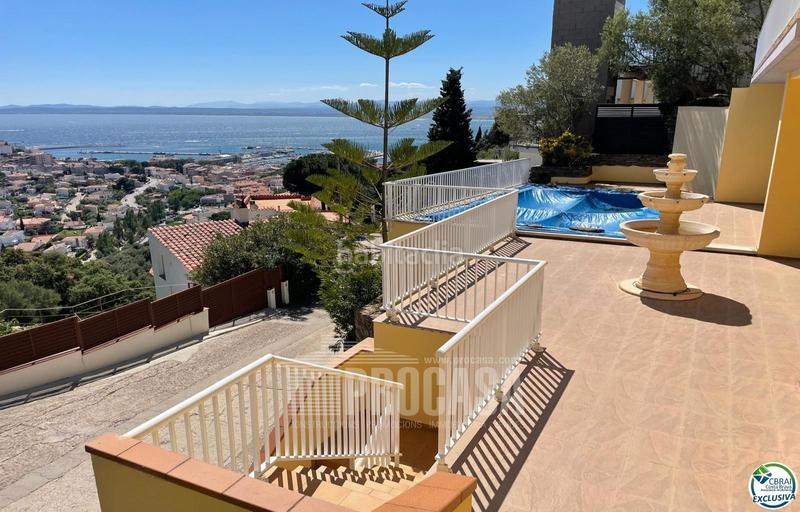 Foto bb6ed5e7-8c4a-4cd6-a22d-9500b2e1342b. Chalet preciosa casa con vistas al mar y a la piscina en Roses
