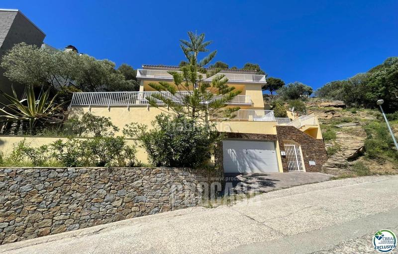 Foto dcd96de2-b63b-4c9e-8569-fdc75daa0e09. Chalet preciosa casa con vistas al mar y a la piscina en Roses