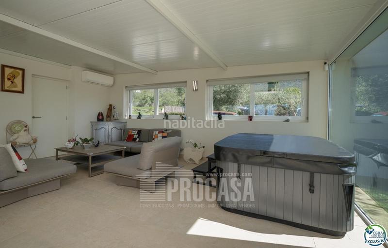 Foto e986220f-17ec-47fc-806b-cd57f15e300c. Chalet magnífica villa reformada rodeada de naturaleza en Palau-saverdera