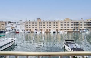 Pis  Port moxó. Apartamento luminoso con vistas al canal en empuriabrava