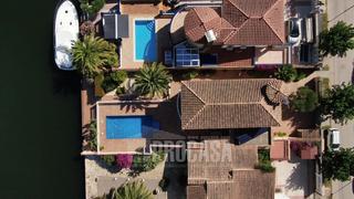 Xalet  Cap ras. Casa de alta calidad al canal ancho, 12m de amarre, empuriabrava