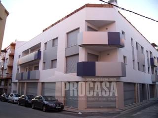 Local Comercial  Pare claret. Local con gran escaparate en el centro de roses