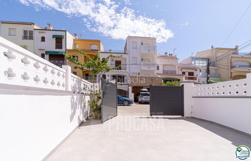 Foto 0bb50e11-dec3-45aa-b4bd-abafcc1fa958. Casa adossada amb calefacció aparcament a Port Grec - Port Moxó Empuriabrava