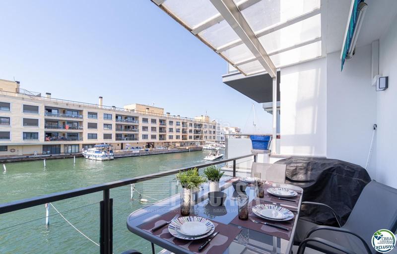 Foto 119cbaab-d87e-455b-bb26-98f2d6798948. Casa adossada amb calefacció aparcament a Port Grec - Port Moxó Empuriabrava