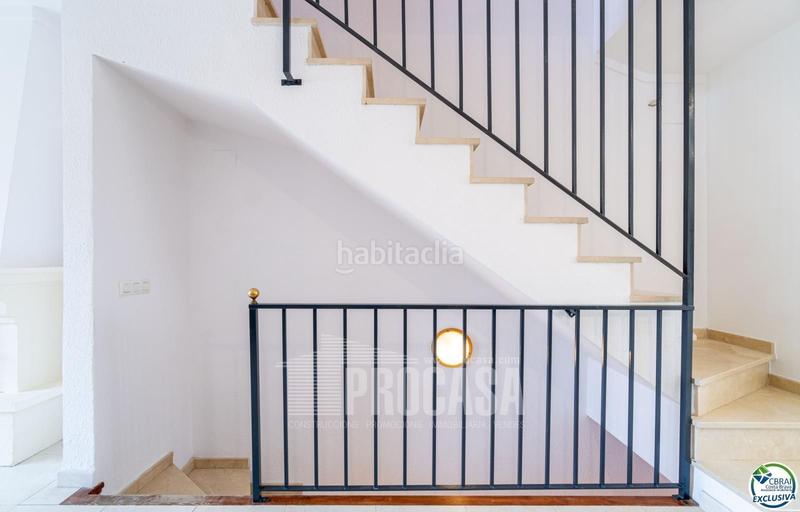 Foto 5c3cb2bb-db9f-4d56-a3a8-a57f0023b2ea. Casa adossada amb calefacció aparcament a Port Grec - Port Moxó Empuriabrava