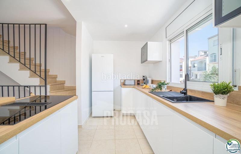 Foto f19aa51a-2c05-4b06-994e-e2c6bd5e0ea8. Casa adossada amb calefacció aparcament a Port Grec - Port Moxó Empuriabrava