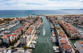 Chalet  Caballito del mar. Casa reformada, antes de los puentes, amarre, empuriabrava