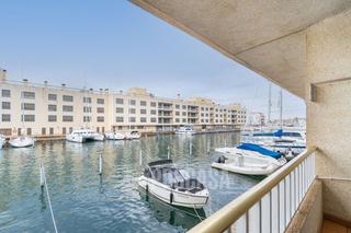 Pis  Port moxó. Apartamento antes de los puentes,vistas al canal, amarre de 3,45