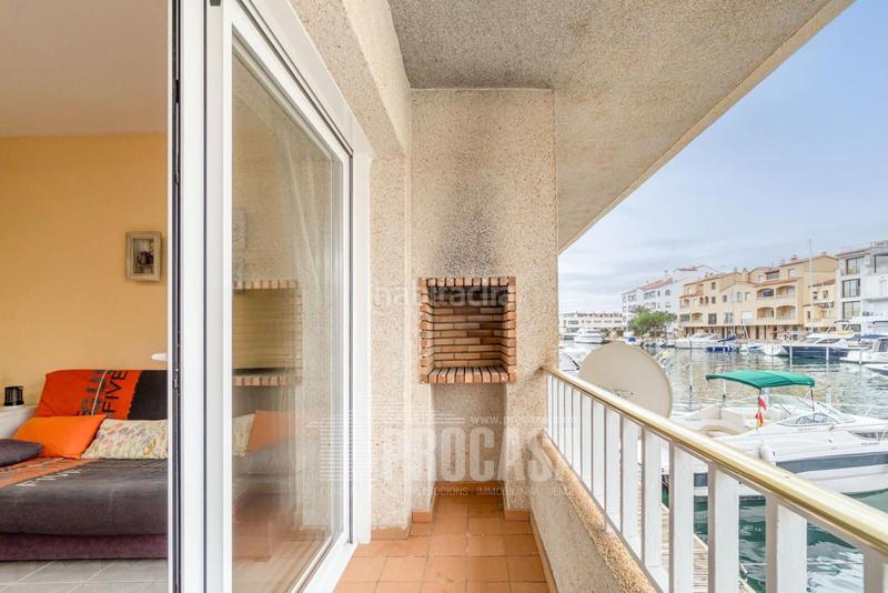 Foto 5ef99775-d19f-4bb8-99ad-fd9fb0cbf854. Piso apartamento antes de los puentes,vistas al canal, amarre de 3,45 x 10m en Empuriabrava