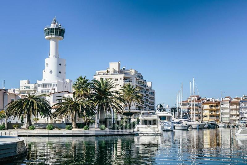 Foto b3e02014-982a-416a-9b1c-89a856ff1153. Piso apartamento antes de los puentes,vistas al canal, amarre de 3,45 x 10m en Empuriabrava