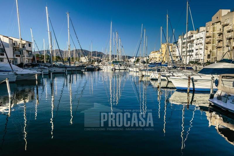 Foto d17e9336-888f-41e1-8cfc-24d820441a7f. Piso apartamento antes de los puentes,vistas al canal, amarre de 3,45 x 10m en Empuriabrava