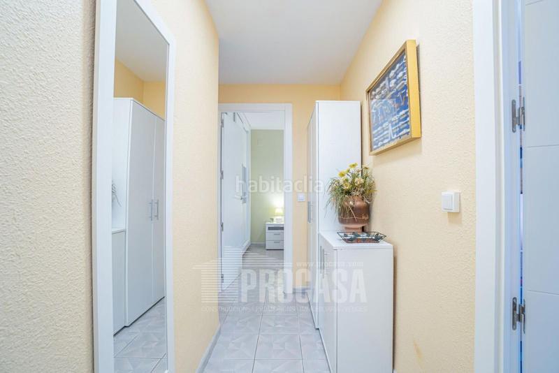 Foto ed6b73f2-cfc1-4025-8ff1-17ef5d00e53d. Piso apartamento antes de los puentes,vistas al canal, amarre de 3,45 x 10m en Empuriabrava