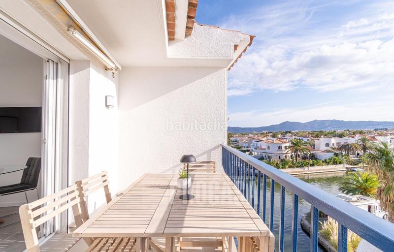 Foto 0e71a9ad-1c81-48de-bf1a-20b04c9b6839. Piso precioso apartamento en la última planta con vistas al canal y amarre privado en Empuriabrava