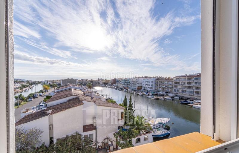 Foto 22ccd367-e147-445e-a67e-4f2f84a5357f. Piso precioso apartamento en la última planta con vistas al canal y amarre privado en Empuriabrava