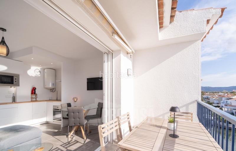 Foto 5e157d17-99ca-45d5-bcb8-b880ea7a4686. Piso precioso apartamento en la última planta con vistas al canal y amarre privado en Empuriabrava