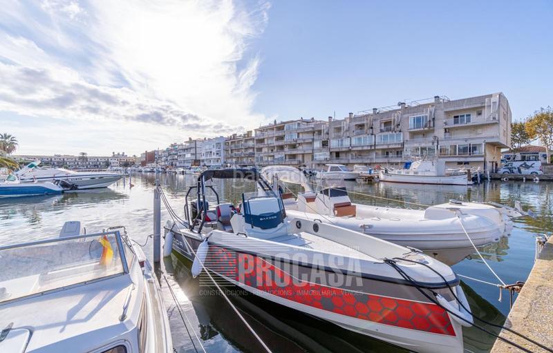 Foto 8f7dbfb3-f927-48a0-98d0-0e1c1ad982af. Piso precioso apartamento en la última planta con vistas al canal y amarre privado en Empuriabrava