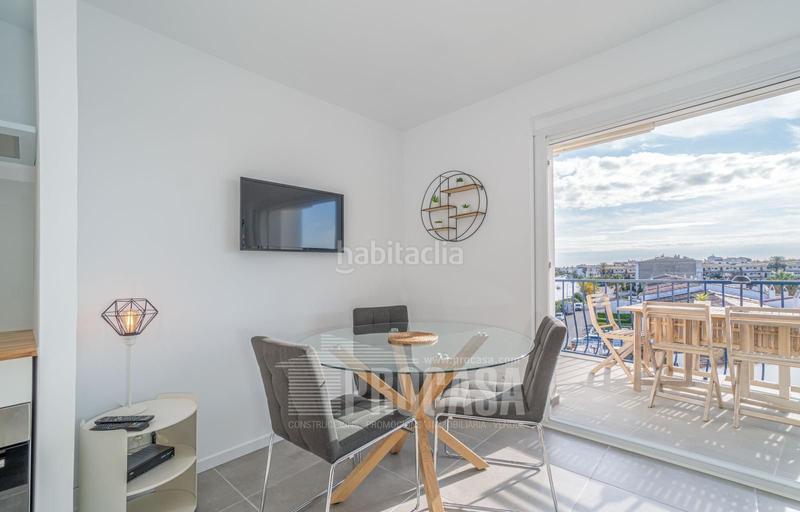 Foto 930b095d-0594-42dd-9b2f-1c1ed0202613. Piso precioso apartamento en la última planta con vistas al canal y amarre privado en Empuriabrava