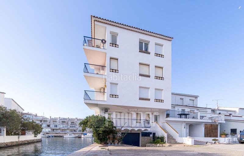 Foto fe30c385-7413-4d47-a108-8455a1de8bd0. Piso precioso apartamento en la última planta con vistas al canal y amarre privado en Empuriabrava