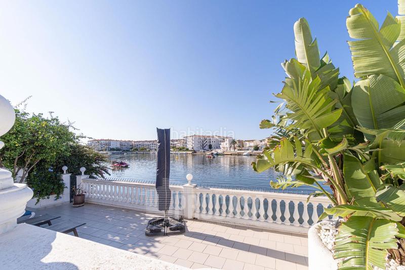 Foto 0e8ca339-d2ec-4743-85f2-279f79328d08. Chalet con parcheggio piscina in Sant Maurici Empuriabrava