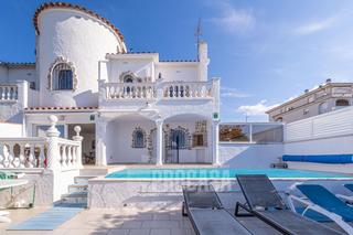 Chalet  Sant maurici. Magnífica casa con amarre, piscina y orientación suroeste