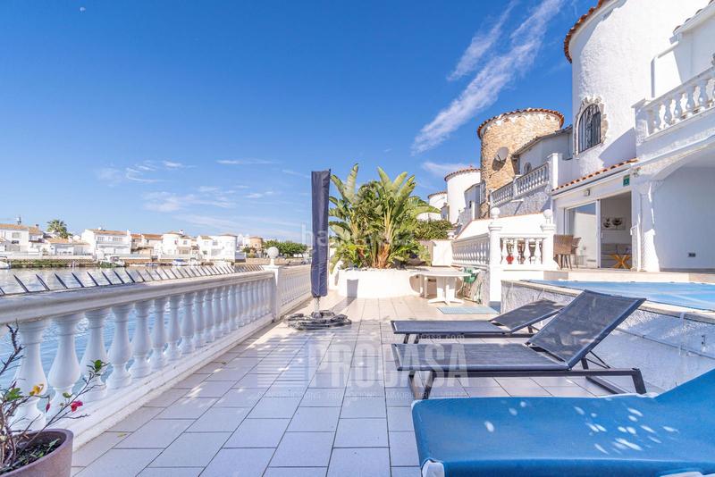 Foto 89904a77-0436-4192-b378-0518362bffdf. Chalet con parcheggio piscina in Sant Maurici Empuriabrava