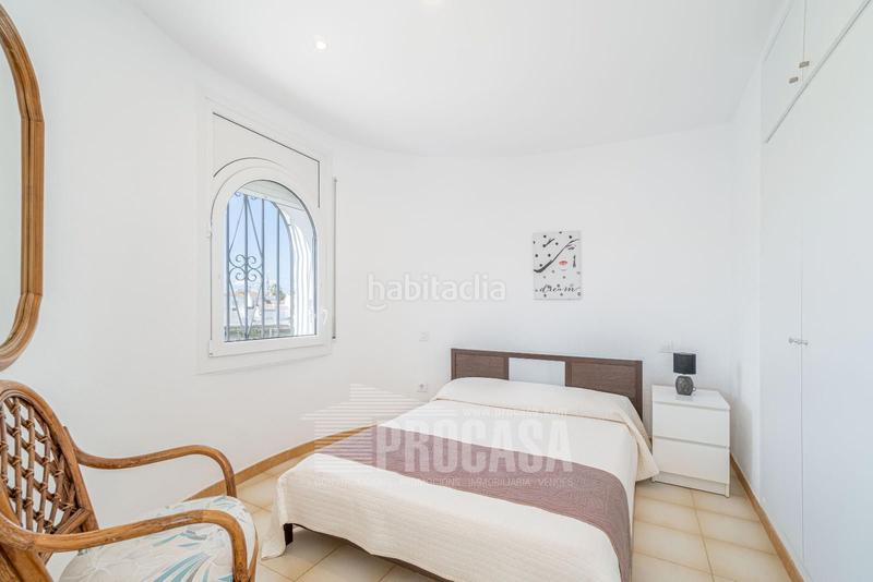 Foto b41adacd-3baa-4c62-9abe-c6f4ec117b35. Chalet con parcheggio piscina in Sant Maurici Empuriabrava