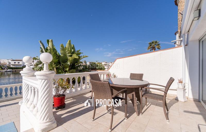 Foto b49a1d65-9682-47ce-bdc3-98095f07ccf2. Chalet con parcheggio piscina in Sant Maurici Empuriabrava