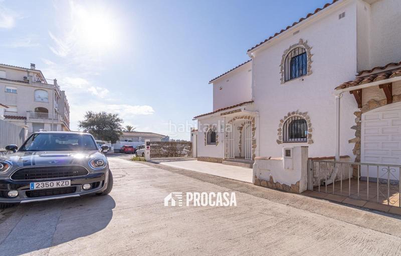 Foto d60d4ccc-1519-45bb-add3-f74e2478382e. Chalet con parcheggio piscina in Sant Maurici Empuriabrava