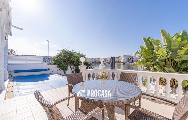 Foto f5ed389a-4ea1-4842-8188-a84c33afd1c4. Chalet con parcheggio piscina in Sant Maurici Empuriabrava