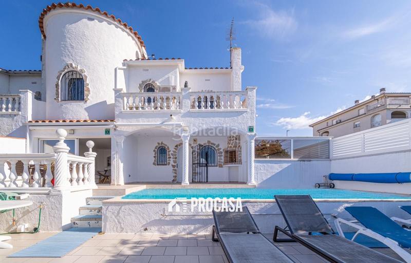 Foto f625f406-6b2b-475d-a8fe-d676cce17966. Chalet con parcheggio piscina in Sant Maurici Empuriabrava