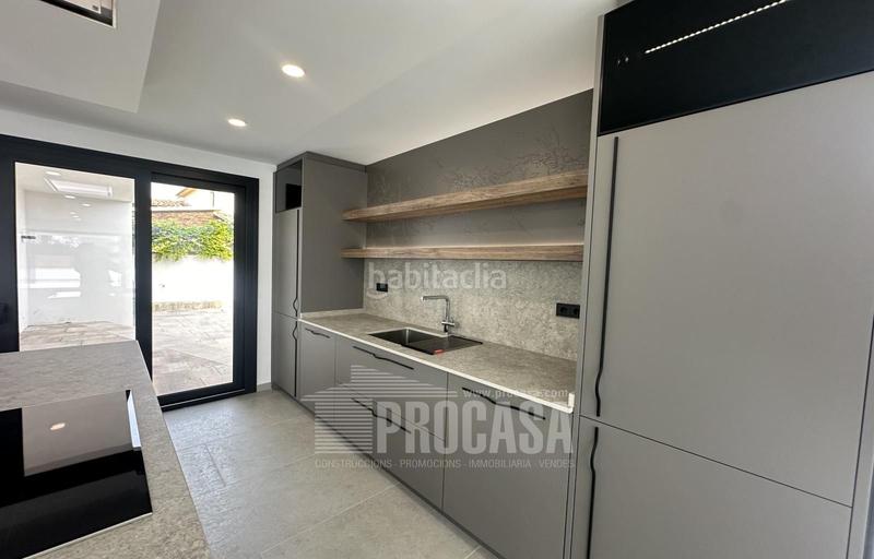 Foto 76a264d2-97dd-4bac-9be9-f865019f4b3c. Chalet fantástica casa de nueva construccion en el centro en Empuriabrava