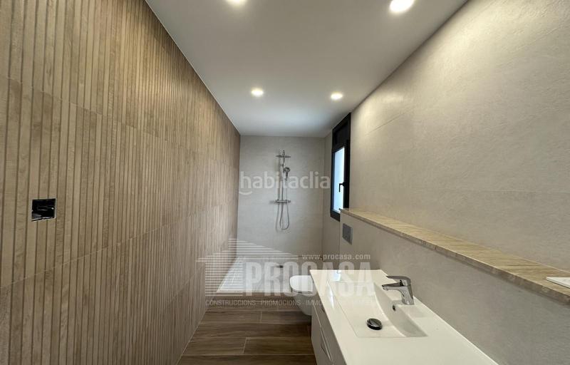 Foto a4a64ca3-c2a3-4e49-84d4-ffa79b5750d3. Chalet fantástica casa de nueva construccion en el centro en Empuriabrava