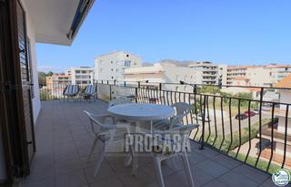 Pis  Miguel de cervantes. Amplio ático con gran terraza de 31 m2 a 50 m de la playa en el