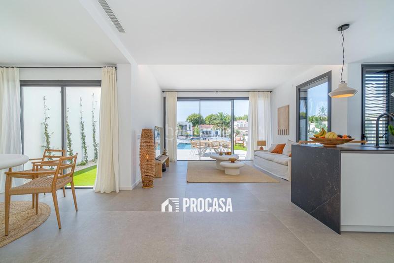 Foto b030f410-8e99-4c77-abc7-e84d7a02f0e9. Chalet avec chauffage parking piscine dans Segre - Ebre - Ter Empuriabrava