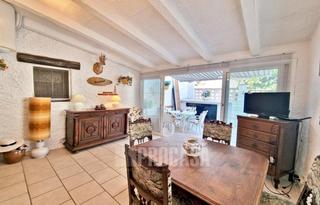 Xalet  Del port marina. Casa en residencia atípica con piscina comunitaria, amarre y par