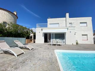 Xalet  Cap llarg. Casa al canal en santa margarita con embarcadero y cinco amarres