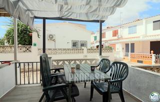 Xalet  Sant maurici. Encantadora casa renovada en 2024, empuriabrava