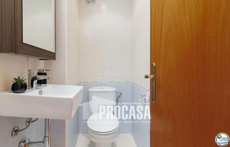 Foto 08f8b1eb-8b81-496f-bba9-c3989604d5ed. Casa adossada amb calefacció aparcament piscina a Empuriabrava